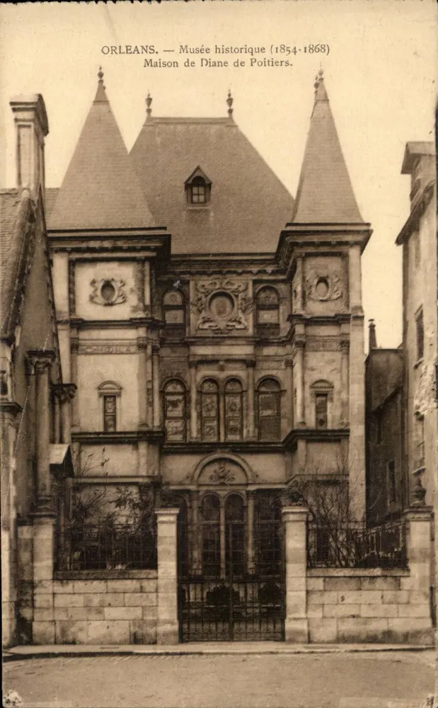 Orléans — Historisches Museum (1854–1868) — Haus von Diane de Poitiers - Vorderseite