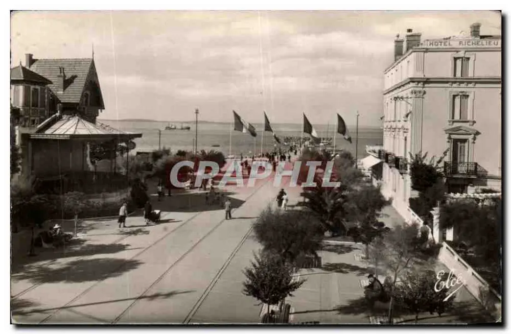 Arcachon — A Nova Praça Thiers — Hotel Richelieu - Frente