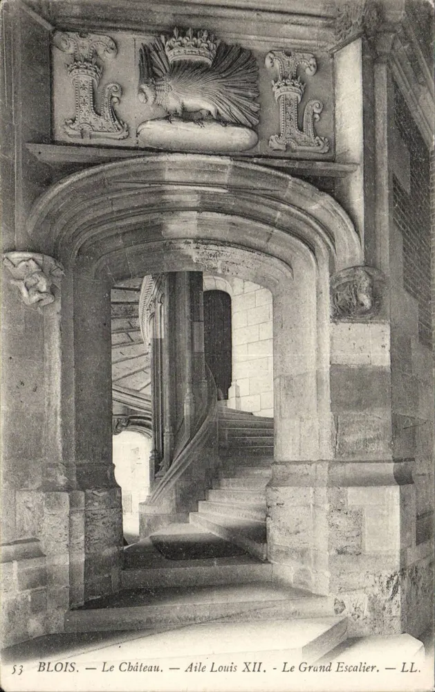 Blois — Das Schloss — Flügel Louis XII — Der Große Treppenaufgang — LL. - Vorderseite