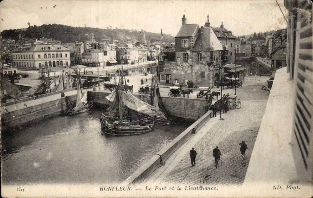 HONFLEUR — Der Hafen und die Lieutenante. — ND. Phot. — Nr. 151 - Vorderseite