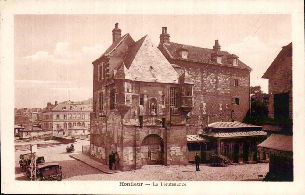 Honfleur — A Lieutenantance — Edit. Lhomme Sauvenirs - Frente