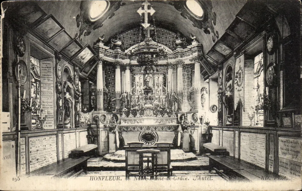 Honfleur — Nossa Senhora da Graça. O Altar. — AD. Phot. - Frente