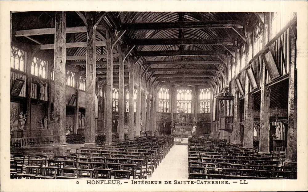 Honfleur — Interior da Igreja de Santa Catarina — LL - Frente