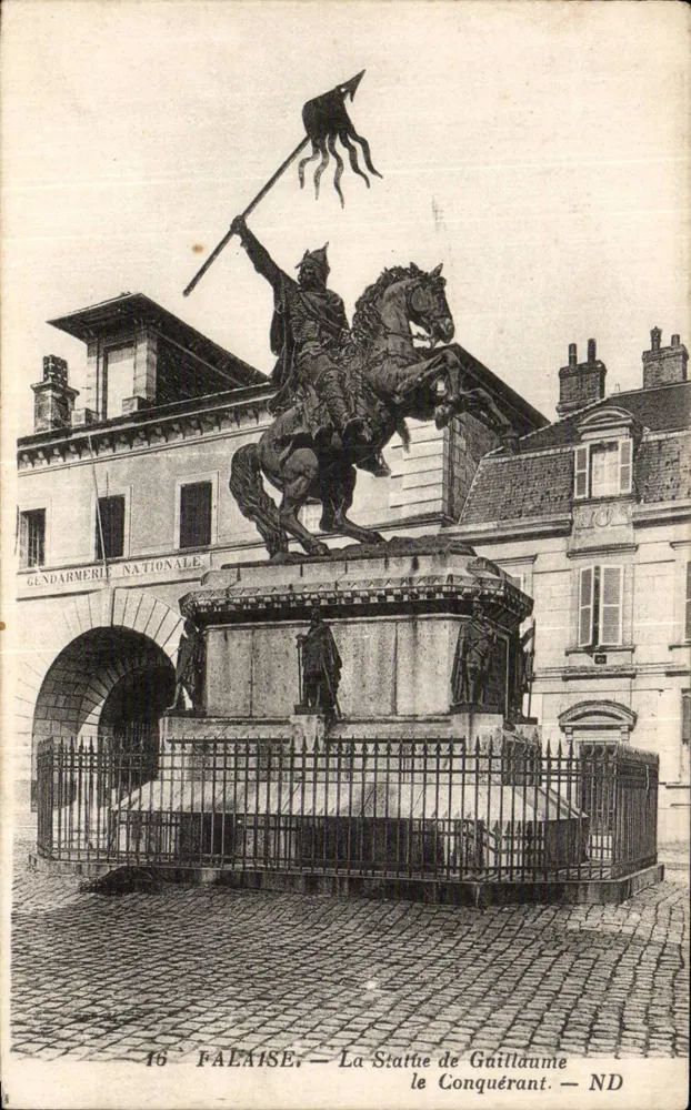 Falaise — Estátua de Guilherme o Conquistador — ND - Frente