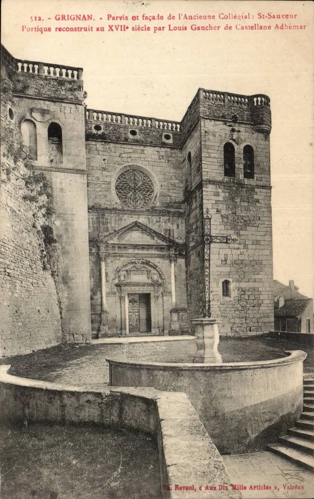Grignan - Ansicht des Vorplatzes und der Fassade der alten Kollegiatskirche Saint-Sauveur, Portikus im 17. Jahrhundert von Louis Gaucher de Castellane Adhémard restauriert - Vorderseite