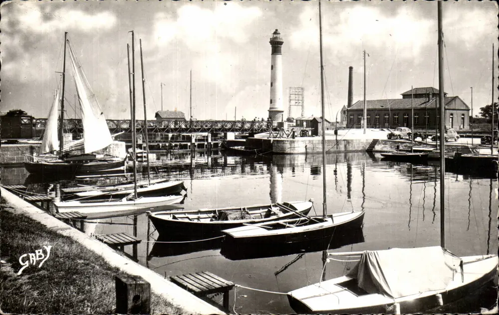 Ouistreham-Riva-Bella — Der Hafen und der Leuchtturm — Editions Gaby - Vorderseite