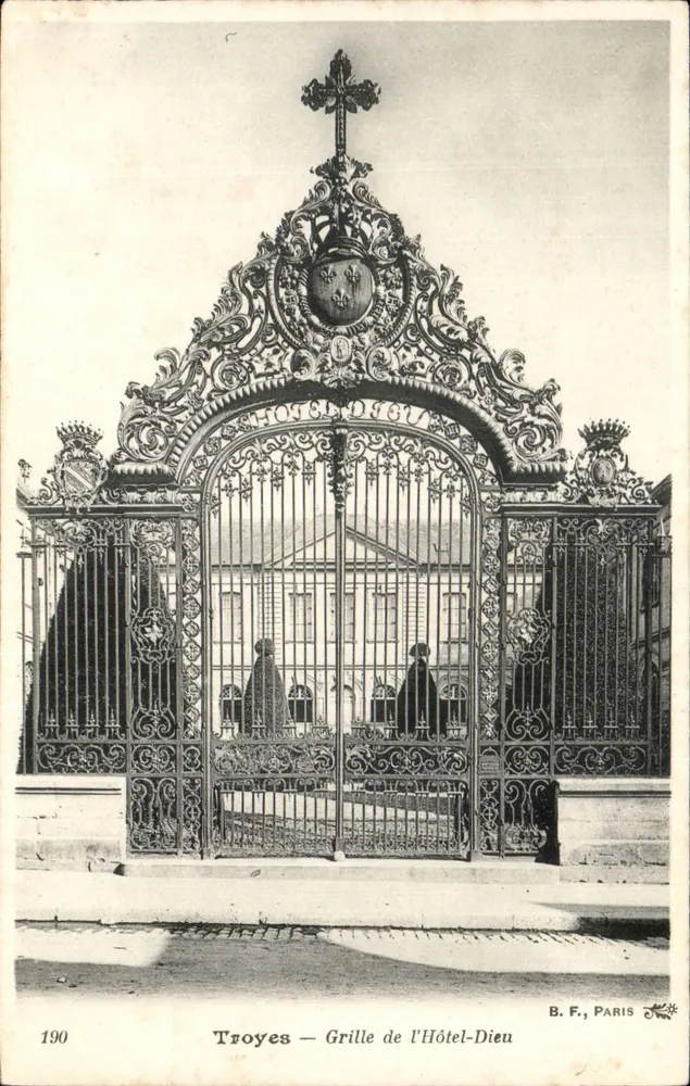 Troyes — Grade da Igreja do Hospital — B. F., Paris, n° 190 - Frente