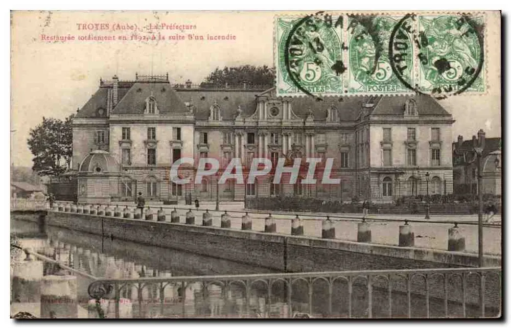 TROYES (Aube) — Die Präfektur — nach einem Brand 1892 restauriert - Vorderseite