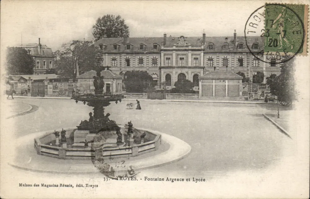 Troyes - Fontaine Argençay e Lycée — Maison des Magasins Réunis, editor Troyes, n°33 - Frente