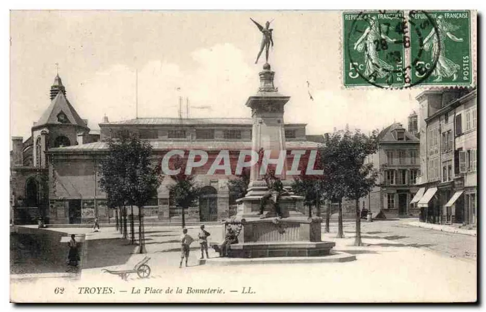 Troyes — A Praça da Bonneterie — LL. n°62 - Frente