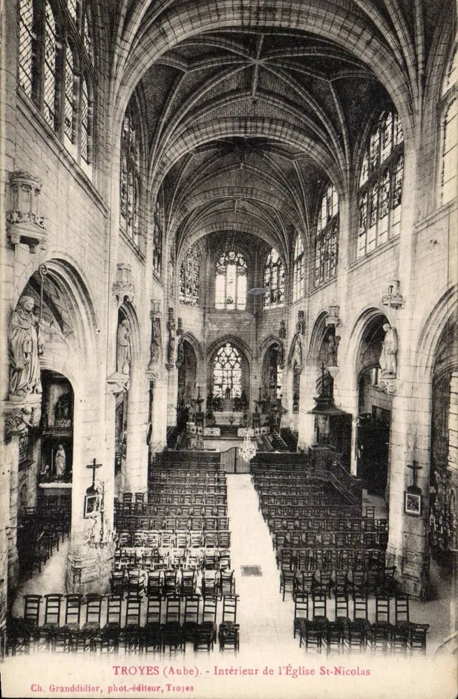 Troyes (Aube) - Interior da Igreja de São Nicolau — Ch. Granddidier, fotógrafo-editor, Troyes - Frente