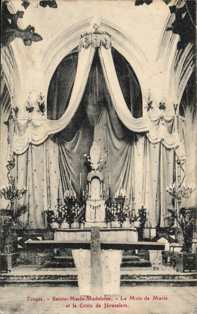Troyes - Sainte-Marie-Madeleine - Der Monat Maria und das Kreuz von Jerusalem - Vorderseite