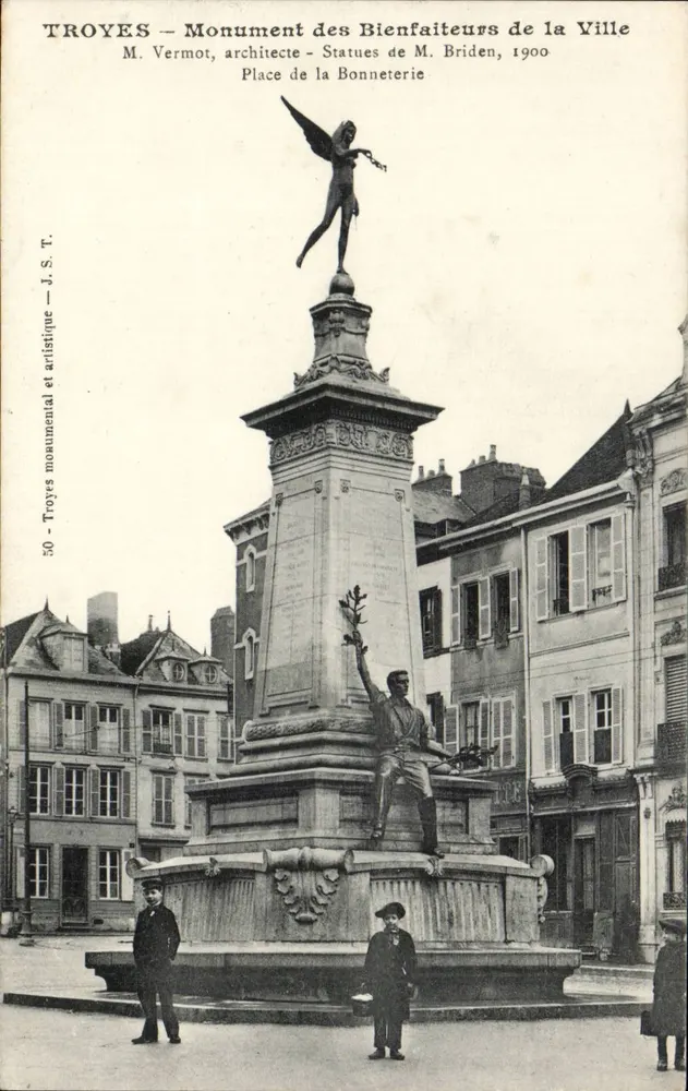Troyes — Denkmal der Stadtschützen — M. Vermot, Architekt — Statuen von M. Briden, 1900 — Place de la Bonneterie - Vorderseite
