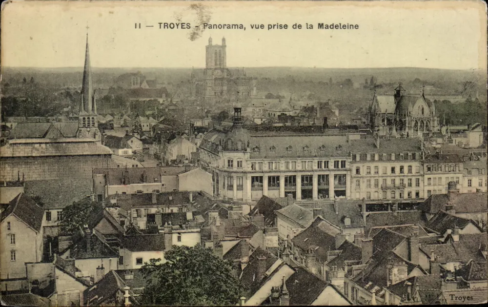 Troyes — Panorama, Ansicht vom Madeleine — Troyes - Vorderseite