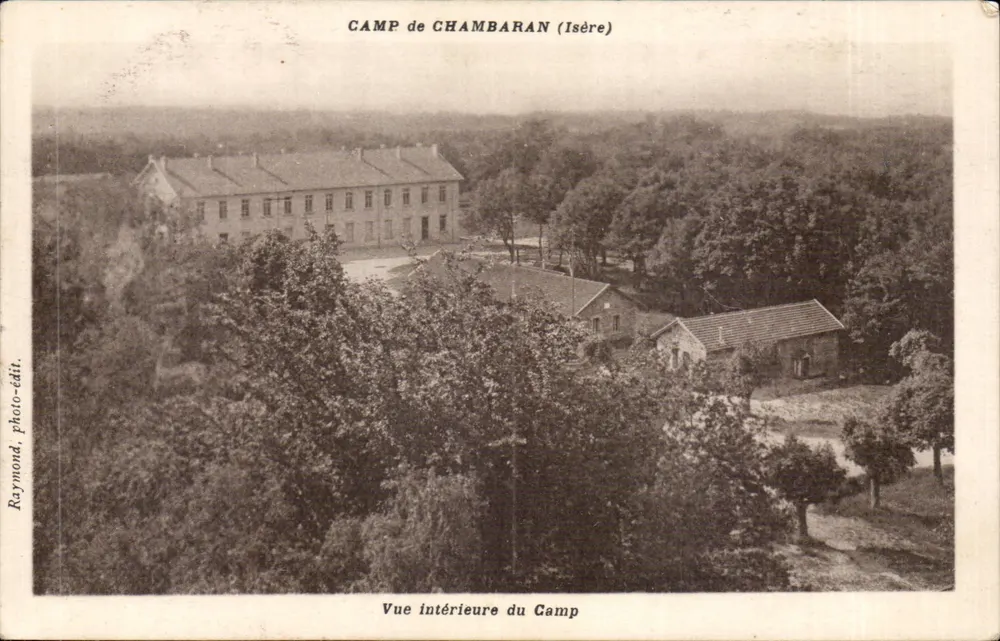 Camp de Chambaran (Isère) — Vista interna do camp — Raymond, foto-editor - Frente