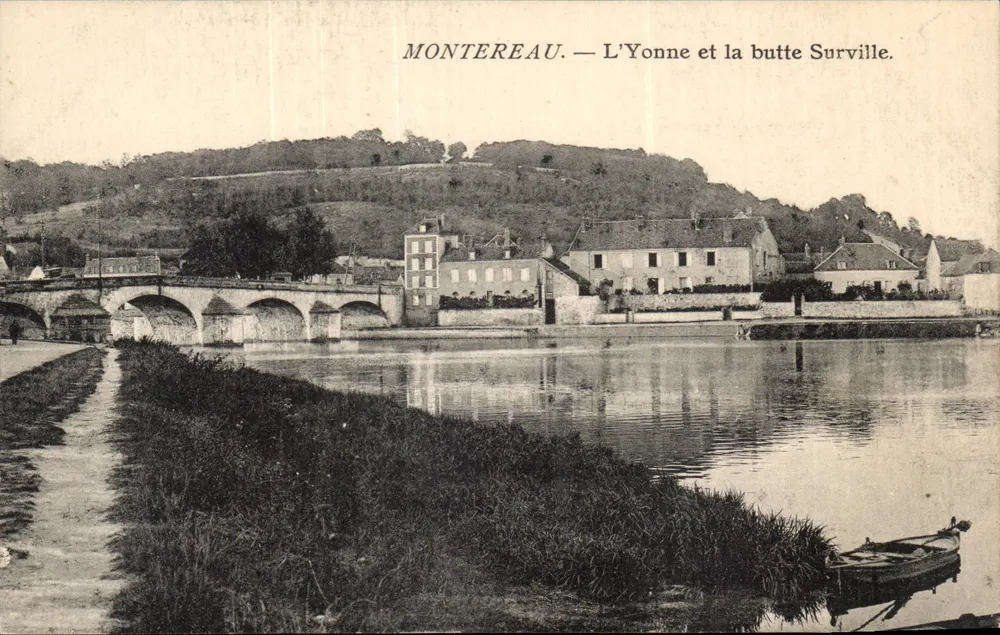 Montereau — Der Fluss Yonne und der Hügel Surville. - Vorderseite