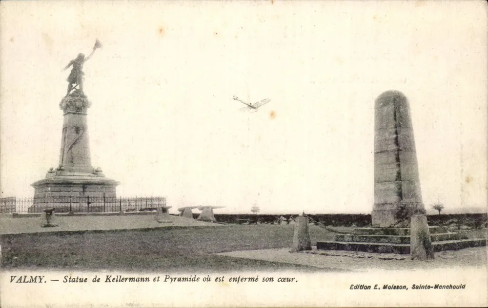 Valmy — Statue von Kellermann und Pyramide, in der sein Herz eingeschlossen ist — Edition E. Molason, Sainte-Menehould - Vorderseite