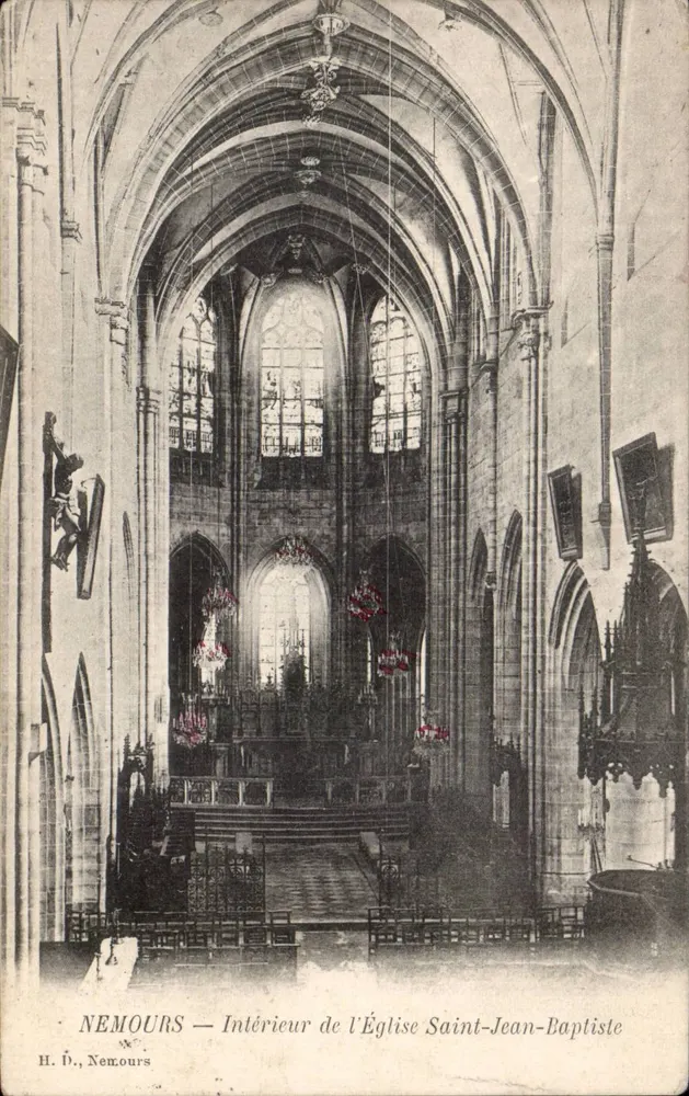 Nemours — Innenansicht der Kirche Saint-Jean-Baptiste — H. D., Nemours - Vorderseite