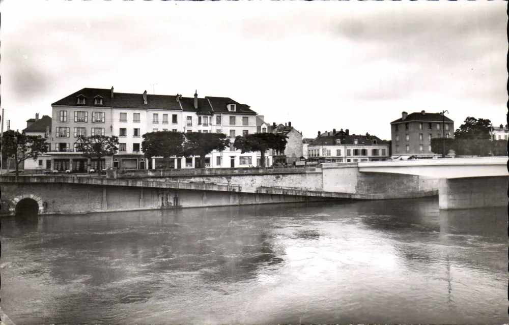 MELUN (S.-et-M.) — O Grande Ponte — Fotografia Reputada, Lucerna - Frente