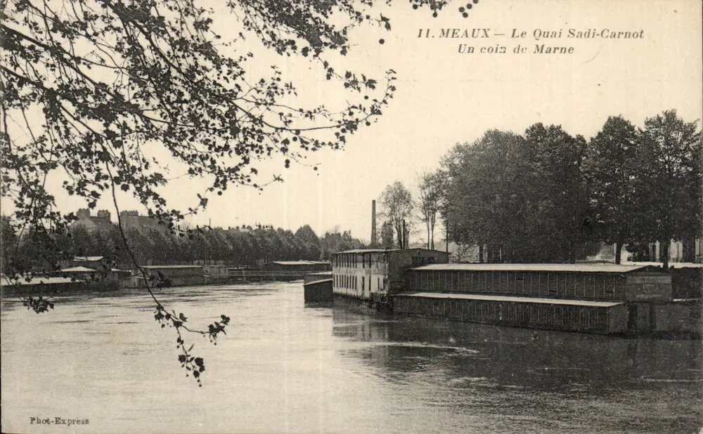 Meaux — Le Quai Sadi-Carnot — Ein Eckpunkt der Marne — Phot-Express - Vorderseite