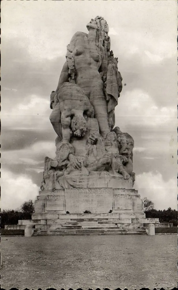 Meaux — Monumento de Verredes — R. Gallois, Artesão, Ruillé-Matmaison (S.-e-O.) - Frente