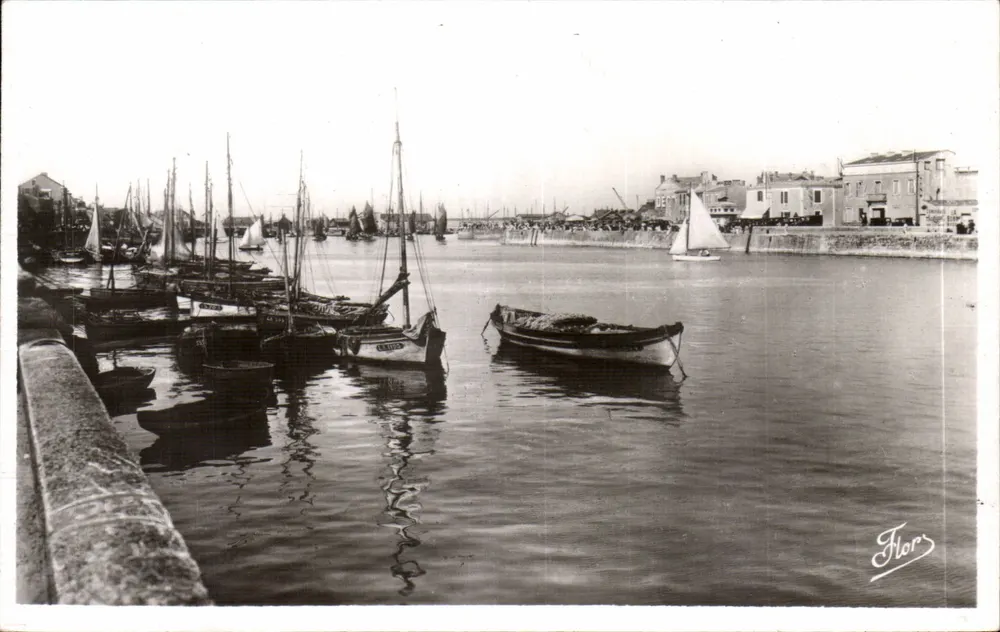 Les Sables-d'Olonne (Vendée) — Vista do Porto — Edições Artisques Marceau Carrière Niort - Frente