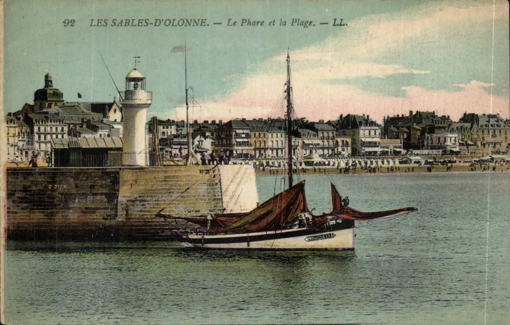 Les Sables-d'Olonne — O Farol e a Praia — LL. - Frente