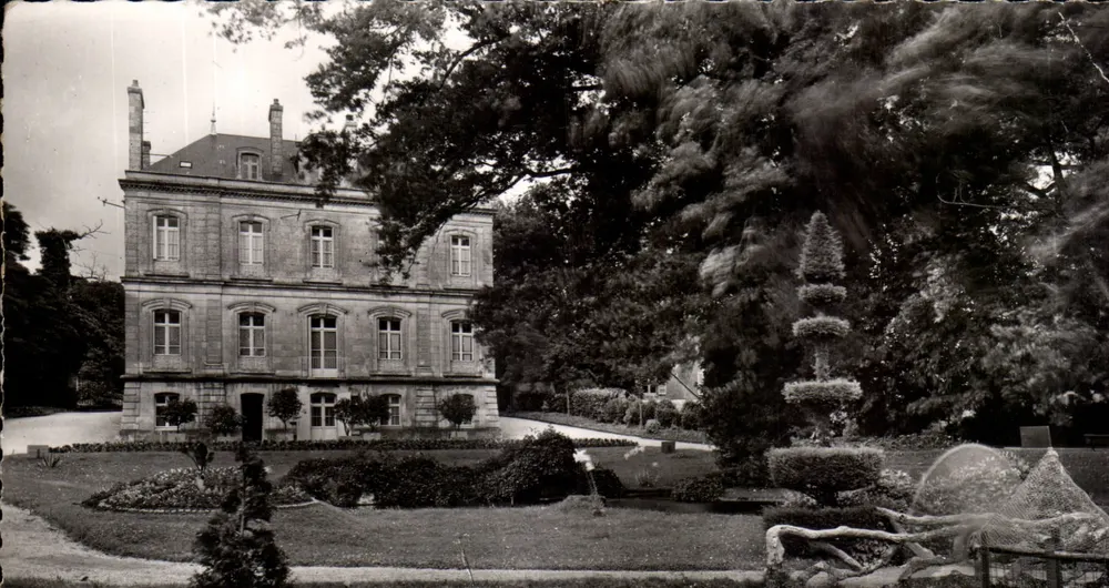 Fontenay-le-Comte (Vendée) — Das Rathaus und der öffentliche Garten — Editions Gaby, Nantes - Vorderseite