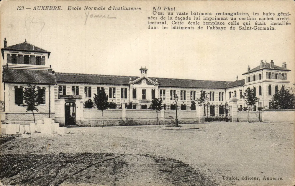 Auxerre. Escuela Normal de Profesores — ND Fot. — Toulot, editor, Auxerre. - Anverso