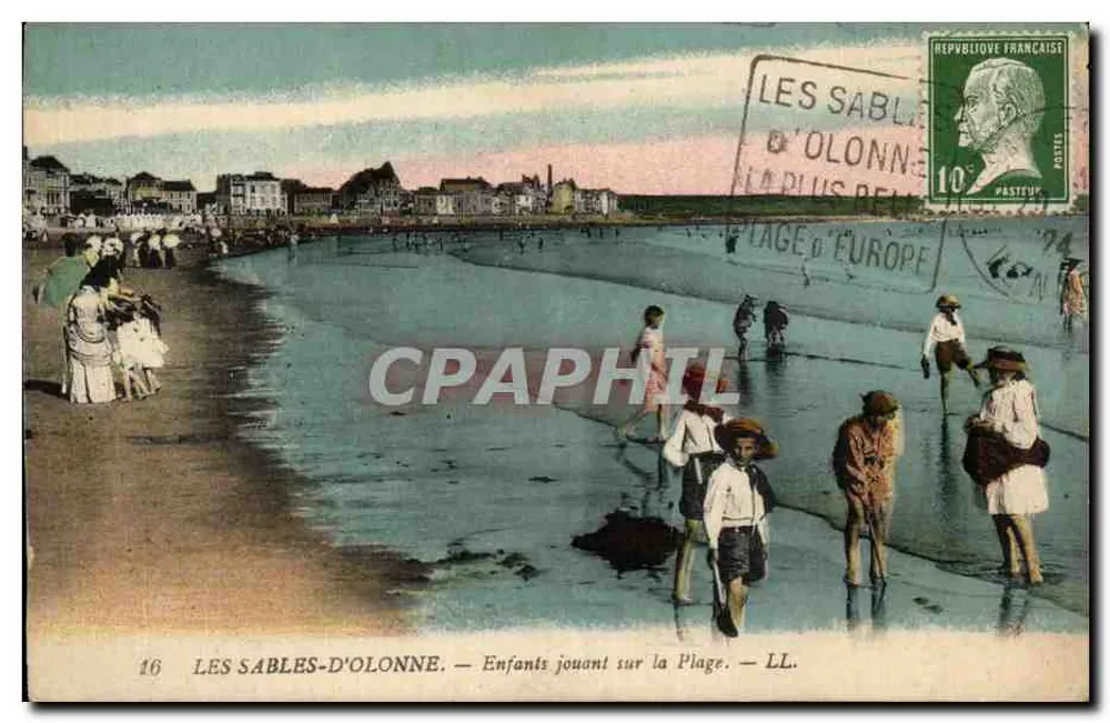 Les Sables-d'Olonne — Kinder, die am Strand spielen — LL. n°16 - Vorderseite