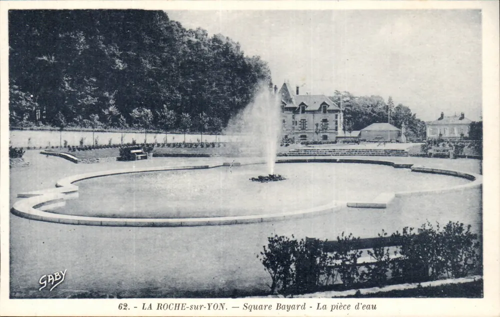 La Roche-sur-Yon — Square Bayard — A peça d'água - Frente