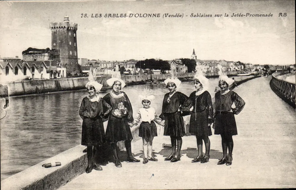 Les Sables-d'Olonne (Vendée) - Sablaises auf der Mole-Promenade — AB - Vorderseite