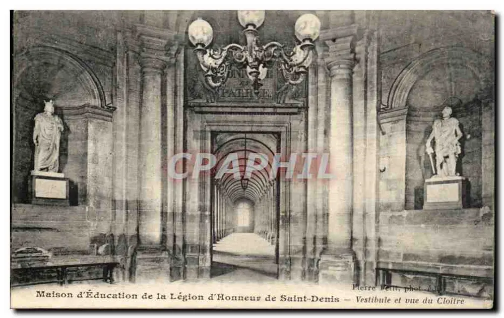 Bildungshaus der Ehrenlegion von Saint-Denis — Vestibül und Blick auf den Cloister — Pierre Petit, fot. - Vorderseite