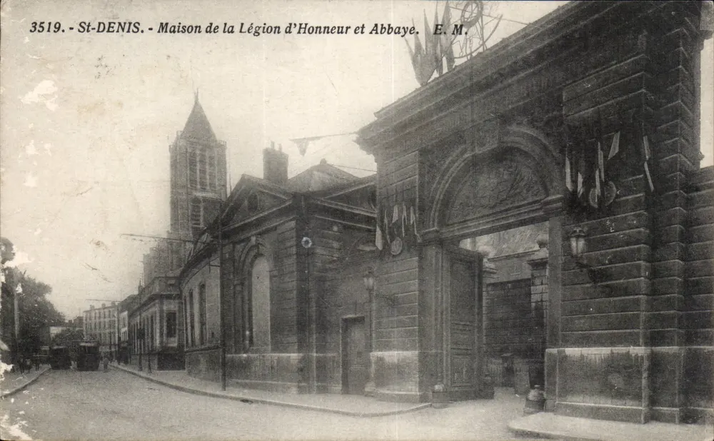 St-Denis - Haus der Ehrenlegion und Abtei - E. M. - n° 3519 - Vorderseite
