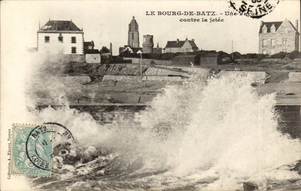 Le Bourg-de-Batz — Eine Welle gegen den Hafenarm — Verlag: Thurel, Nantes - Vorderseite