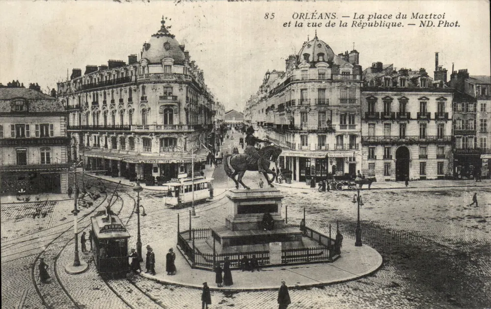 Orléans — Der Martroi-Platz und die Rue de la République — ND. Phot. - Vorderseite