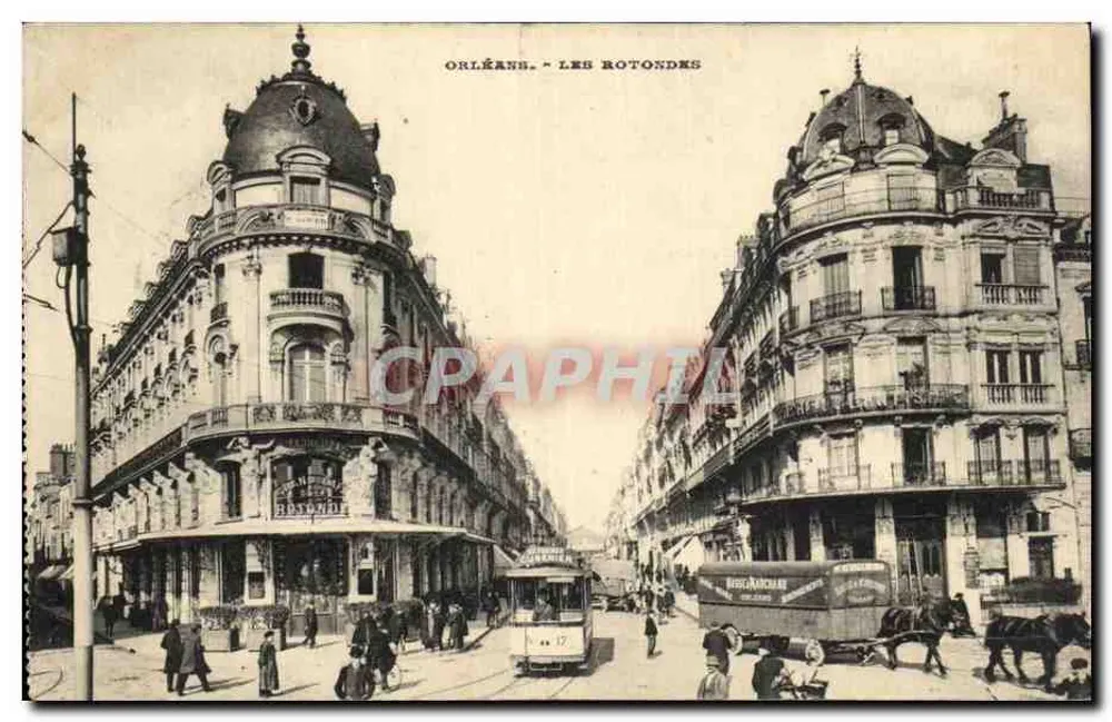 Orléans - Les Rotondes — vista urbana com trêmio e edifícios - Frente