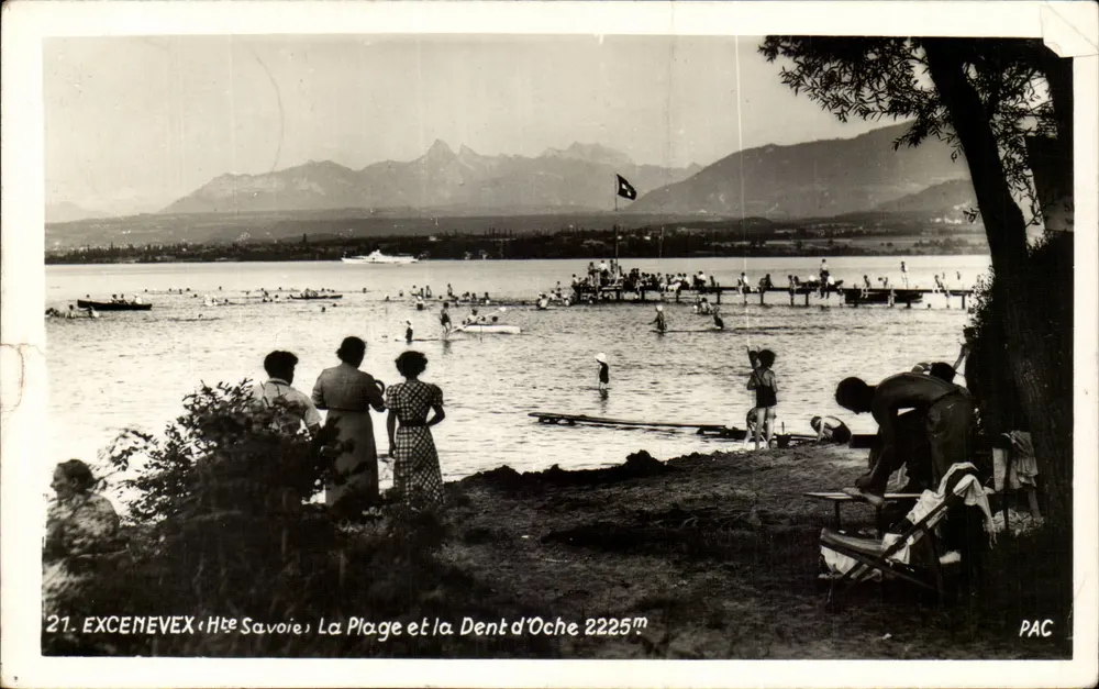 Excenevex, Haute-Savoie — La Plage et la Dent d'Oche 2225m — PAC - Frente