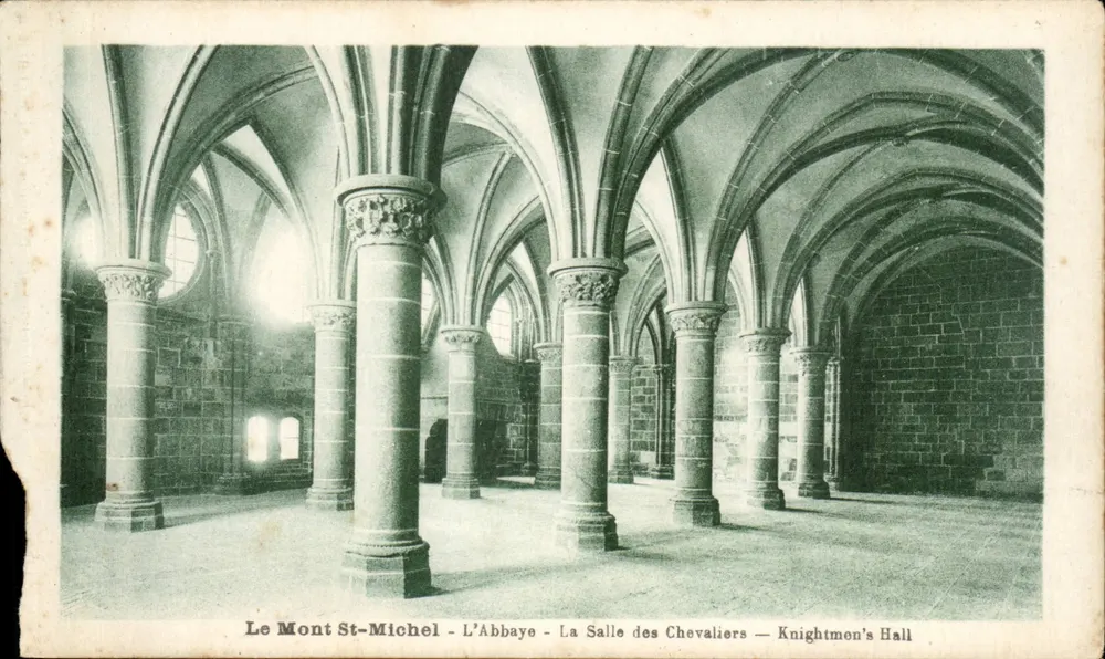 Mont St. Michel — Die Abtei — Der Saal der Ritter - Vorderseite