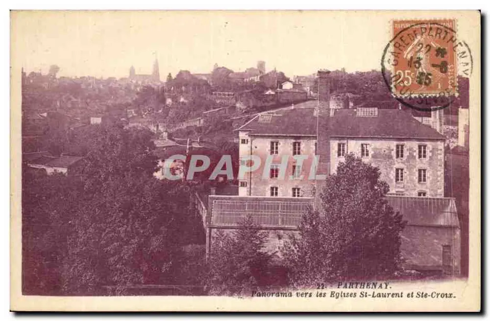 Parthenay — Panorama in Richtung Kirchen Saint-Laurent und Sainte-Croix — G. Aviaud, Verlag - Vorderseite