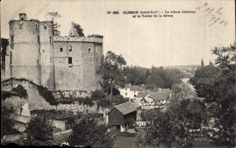 Clisson (Loire-Inf.) — Ansicht des alten Schlosses und der Sèvre-Tal — Verlag: Léon Poupot, Montagnes, Nr. 285 - Vorderseite