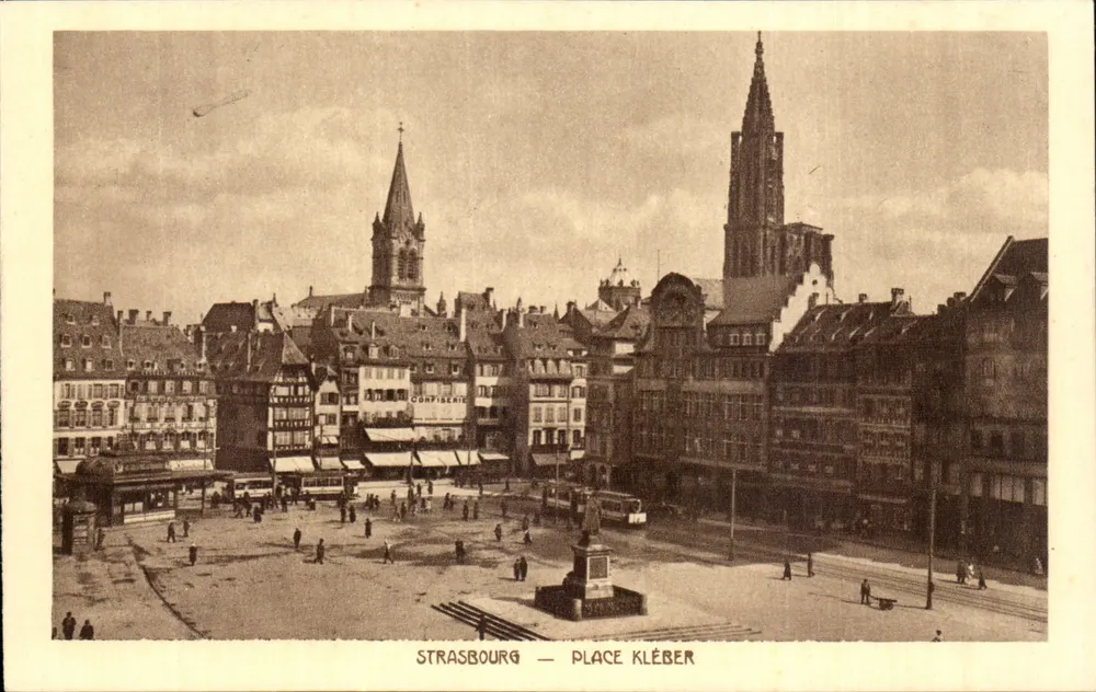 Estrasburgo — Praça Kléber — vista com a catedral e o monumento central - Frente