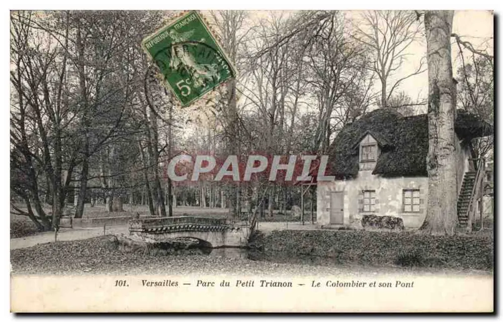Versailles — Park des Petit Trianon — Der Colombier und seine Brücke - Vorderseite