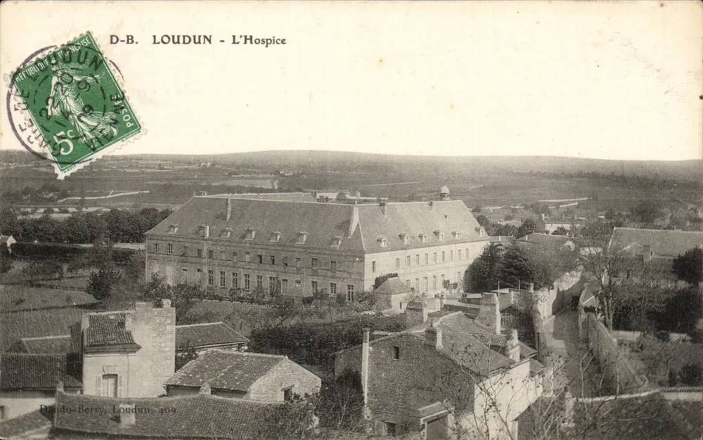 Loudun - L'Hospice — vista aérea — Dando-Berry, Loudun 409 - Frente