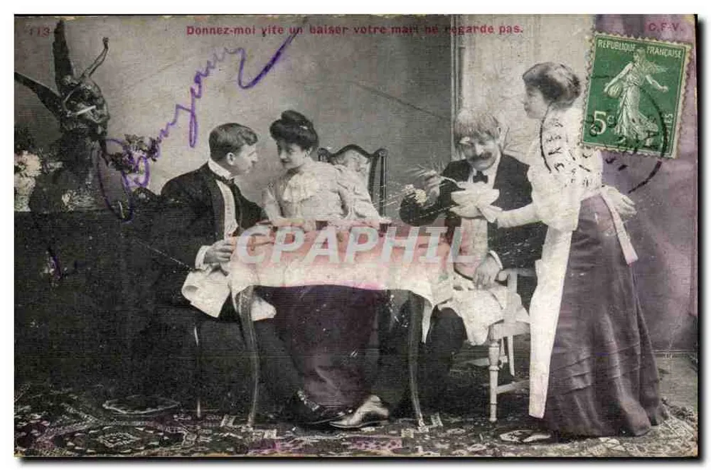 Scène de salon — couple assis avec une femme debout offrant un baiser — éditeur C.F.V. n°113 - Vorderseite