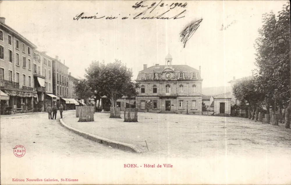 Boën - Prefeitura — vista da praça — Edição Nouvelles Galeries, St-Etienne - Frente