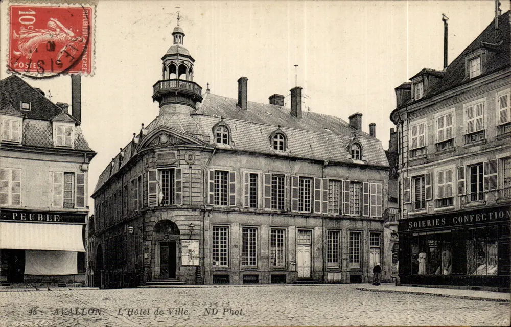 Avallon — O Hotel de Ville — ND Phot. - Frente