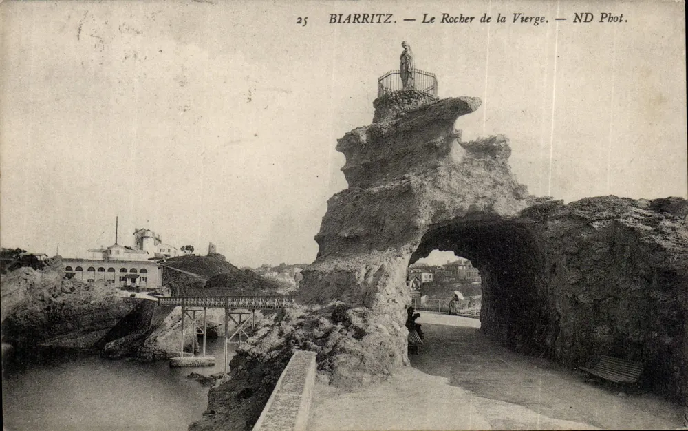 Biarritz — O Rocher da Virgem — ND Phot. - Frente