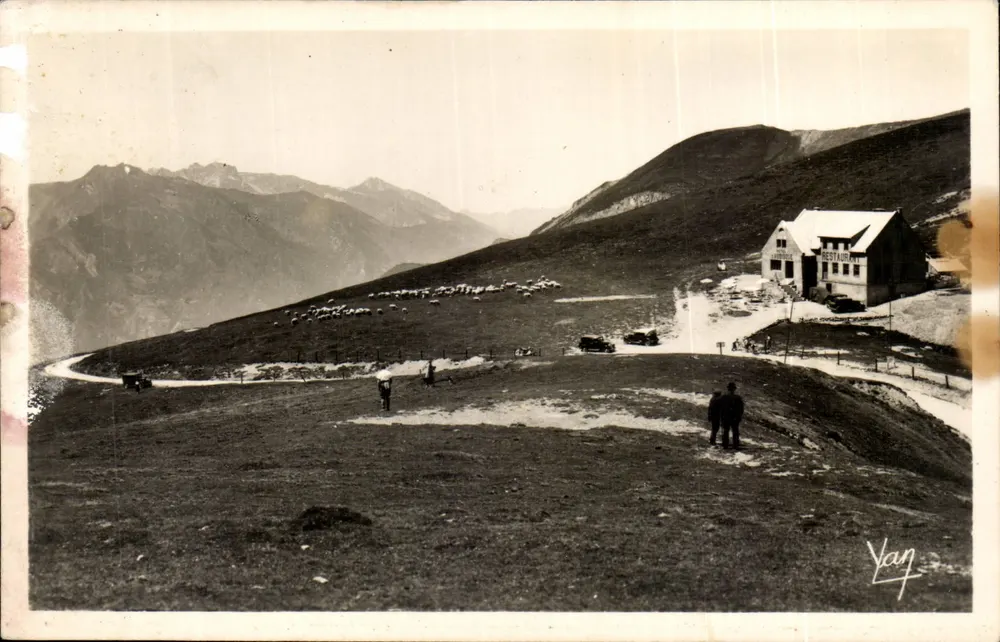 ऑबिस्क डे अबिस्के — रेस्तरां और पर्वतों के दृश्य — एडिशन क्विनॉल्ट - लौर्ड - आगे