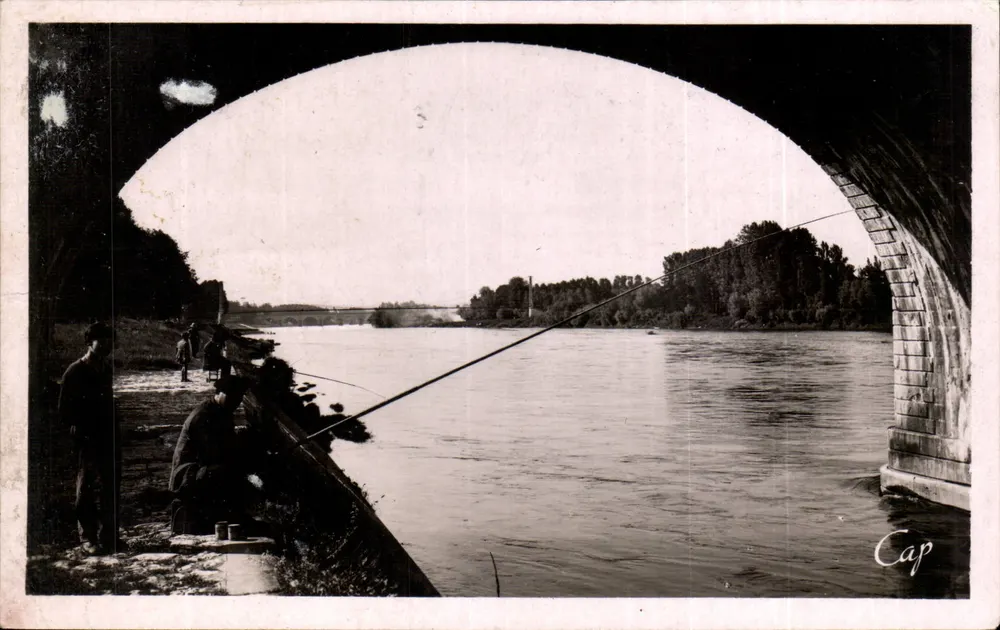 Agen - Ufer der Gironde — Am Kanalbrücke — Cap - Vorderseite